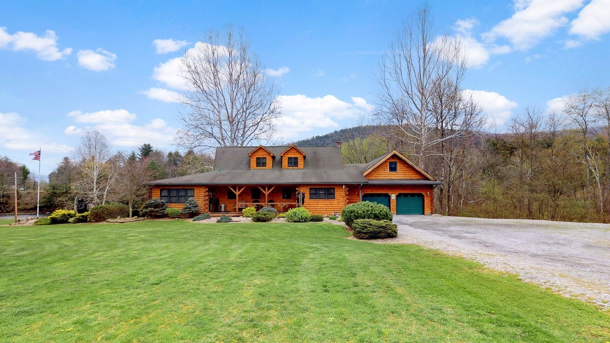 Gaines Cabin | Sycamore Cabin with Hot Tub Breathtaking Views