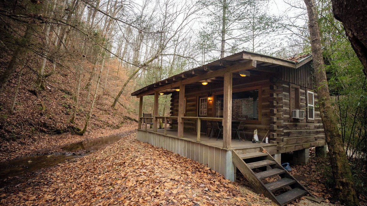 Stanton Cabin | Sycamore Rustic Log Cabin: Compact Cabin w/the Essentials For Your Vacation