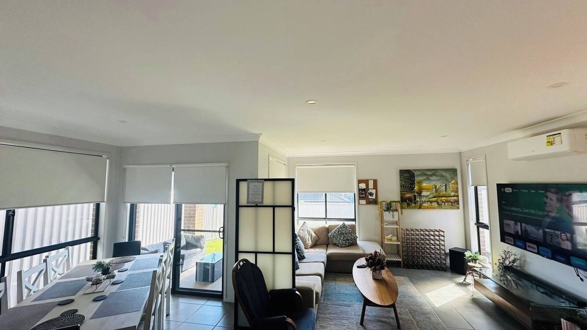 Austral House | Sydney's Leading 5 Bedroom home with AC, TVs and Study - Home away from home