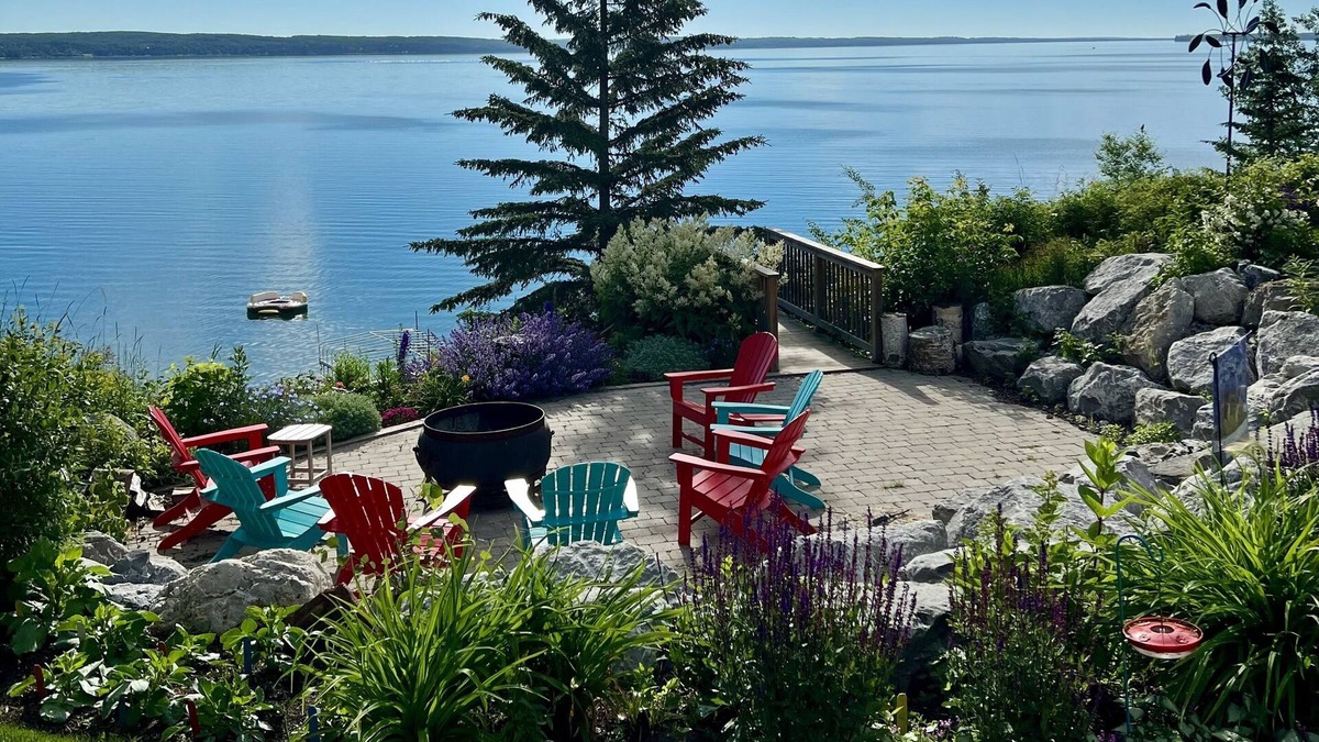 Markerville House | Sylvan Lake - Lake front executive home with lake access and private dock.
