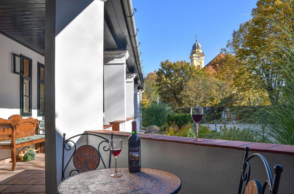 Szentes Bed & Breakfast | Szin-es Vendeghaz