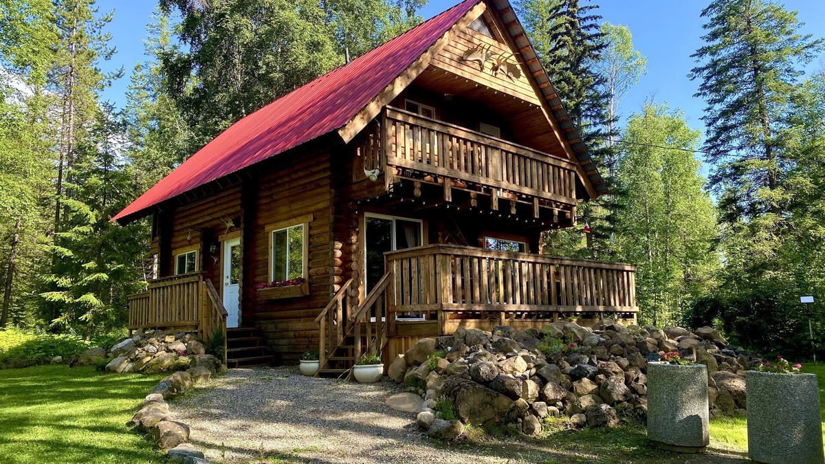 Clearwater House | Tír Na Sióg Guesthouse - 5 minutes from beautiful Wells Gray Park