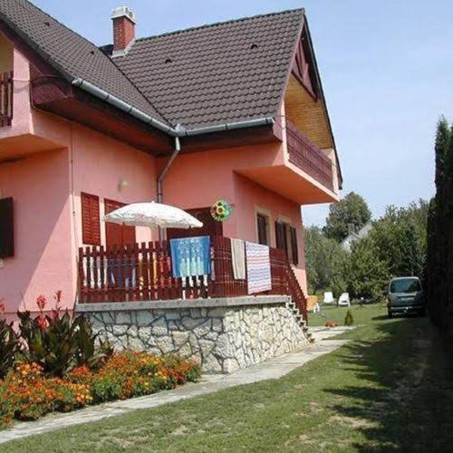 Balatongyorok Apartment | Tóth nyaraló