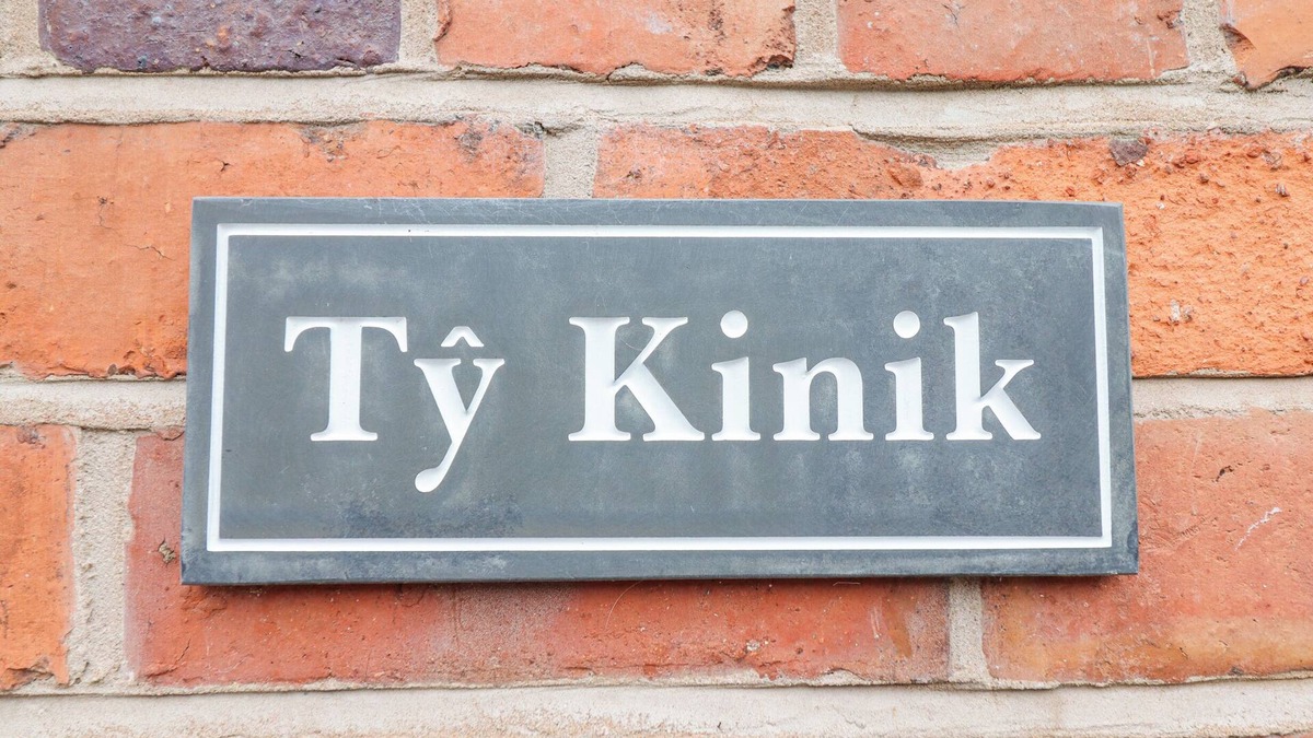 Llangollen Cottage | T? KINIK, pet friendly in Llangollen