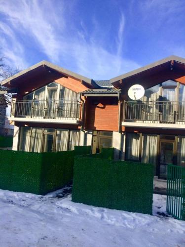 Bakuriani Ski Chalet | T&M Cottages