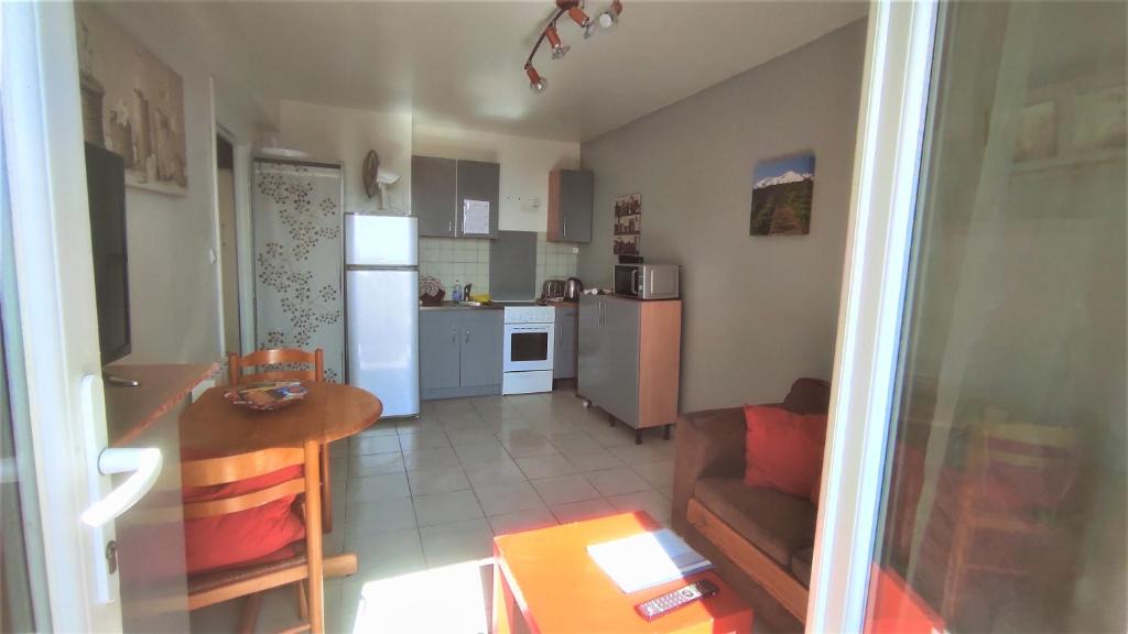 Moulin a Vent Apartment | T2 30m2 au calme, Vue montagnes, aperçu mer