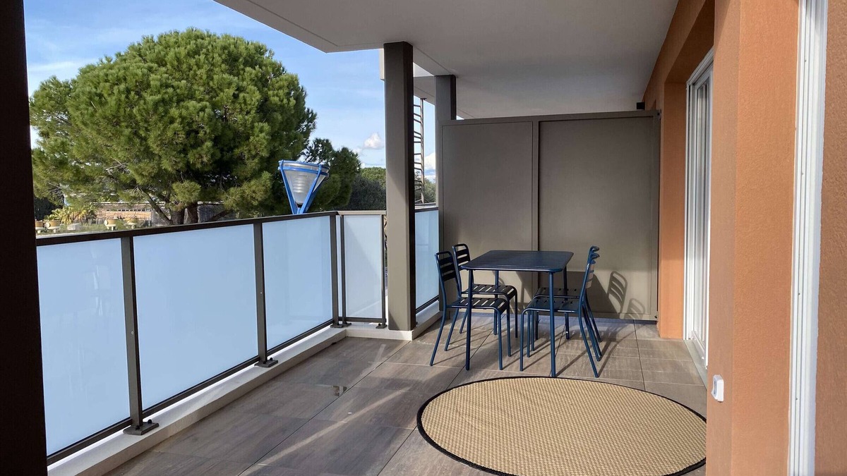 Balaruc-les-Bains Apartment | T2 Apartment with terrace and parking, view of Thau pond