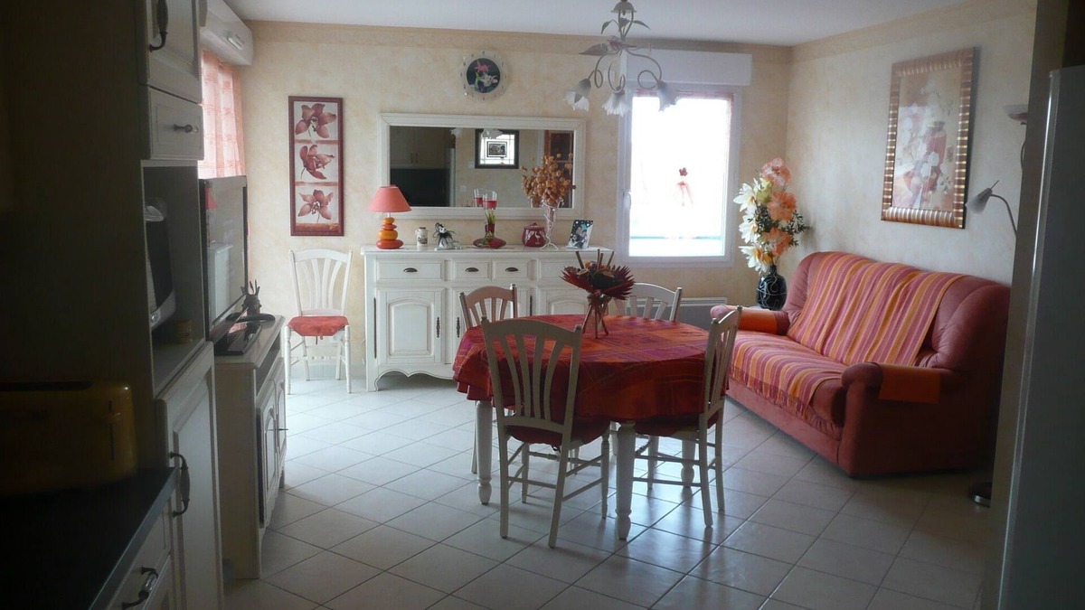 Les Sables d'Olonne Apartment | T2 classified 3*-46m2 quiet and secure-Large garage-sea at 10mn.walk-station at 400m