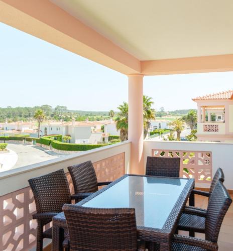 Praia del Rei Apartment | T2 espaçoso Praia Del Rey, Óbidos piscina comum, Caravelas