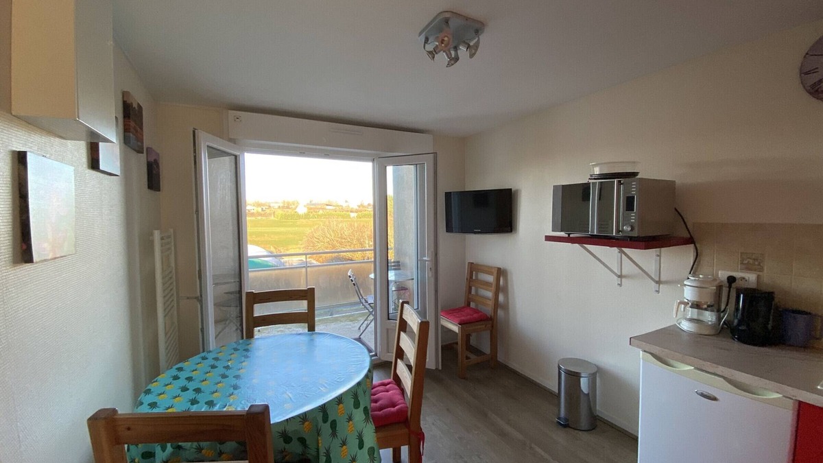 La Roche-Posay Apartment | T2 with terrace and Wi-Fi, near Thermes du Connétable