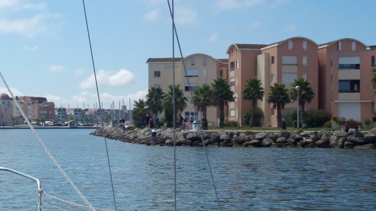 Port Rive Gauche Apartment | T3 air-conditioned wifi 45m² port view GRUISSAN 4 pers, restaurant and beach on foot