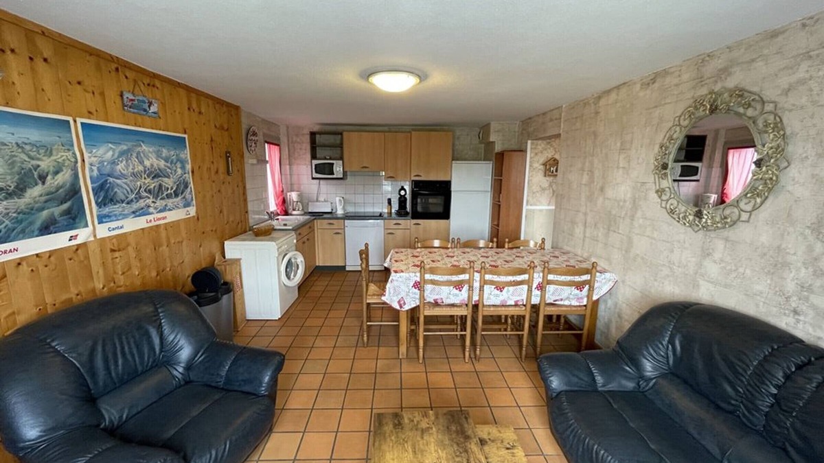 Saint-Jacques-des-Blats Apartment | T3 Apartment in Saint-Jacques-des-Blats, 2 bedrooms, parking, pets welcome