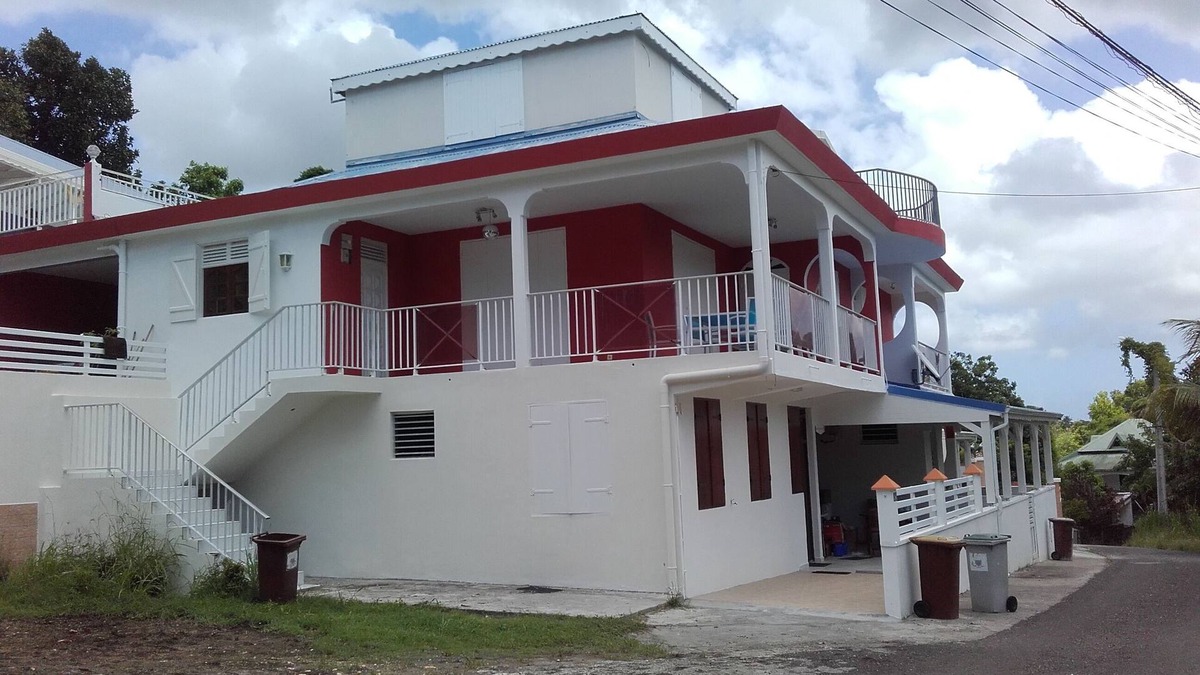 Le Gosier House | T3 for seasonal workers with swimming pool located in the countryside of the town of Le Gosier.