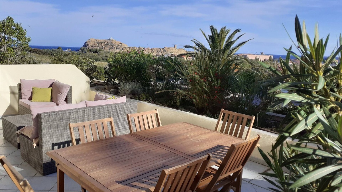 L'Ile-Rousse Apartment | T3 Ile Rousse Vue Mer 200m des Plages