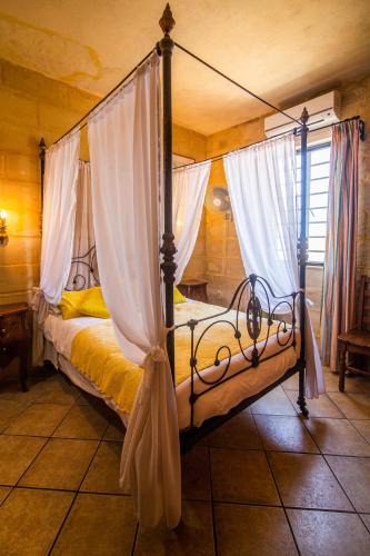 Hal Far Bed & Breakfast | Ta' Bertu Host Family Bed & Breakfast