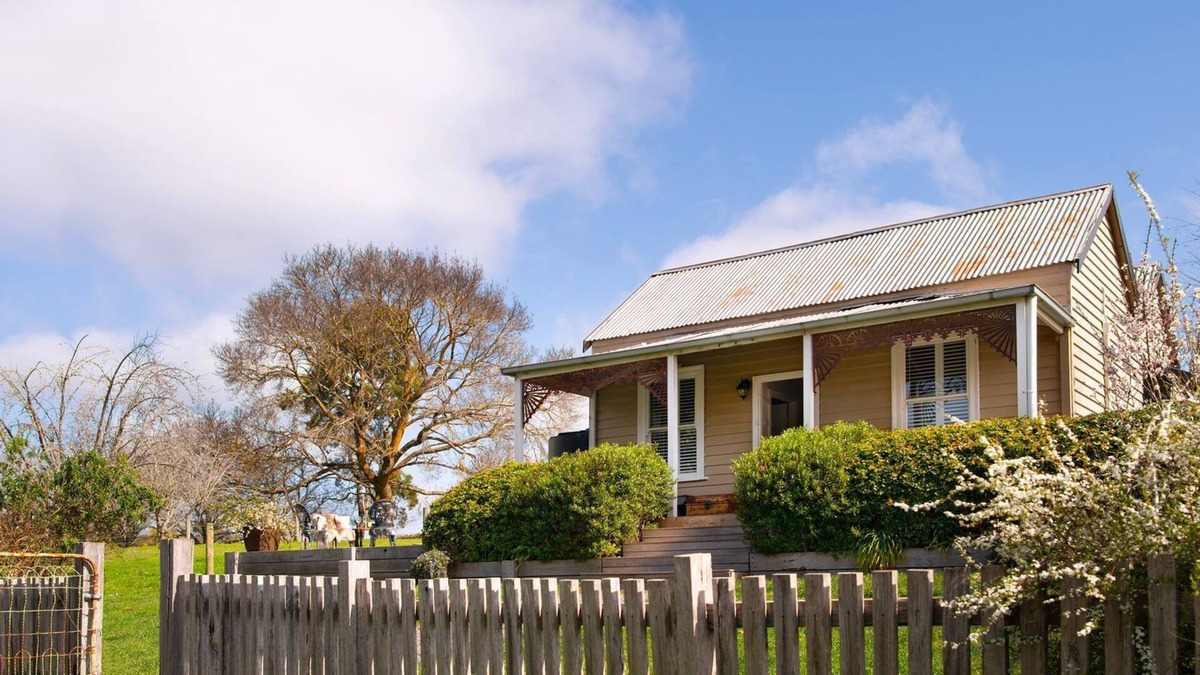 Daylesford Cottage | Table Hill Cottage is your quintessential Daylesford miner’s cottage