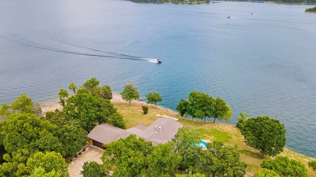 Lampe House | Table Rock Lake Access, Pvt Outdoor Pool, Pvt Hot Tub, $400 of Daily Tickets, Panoramic Views