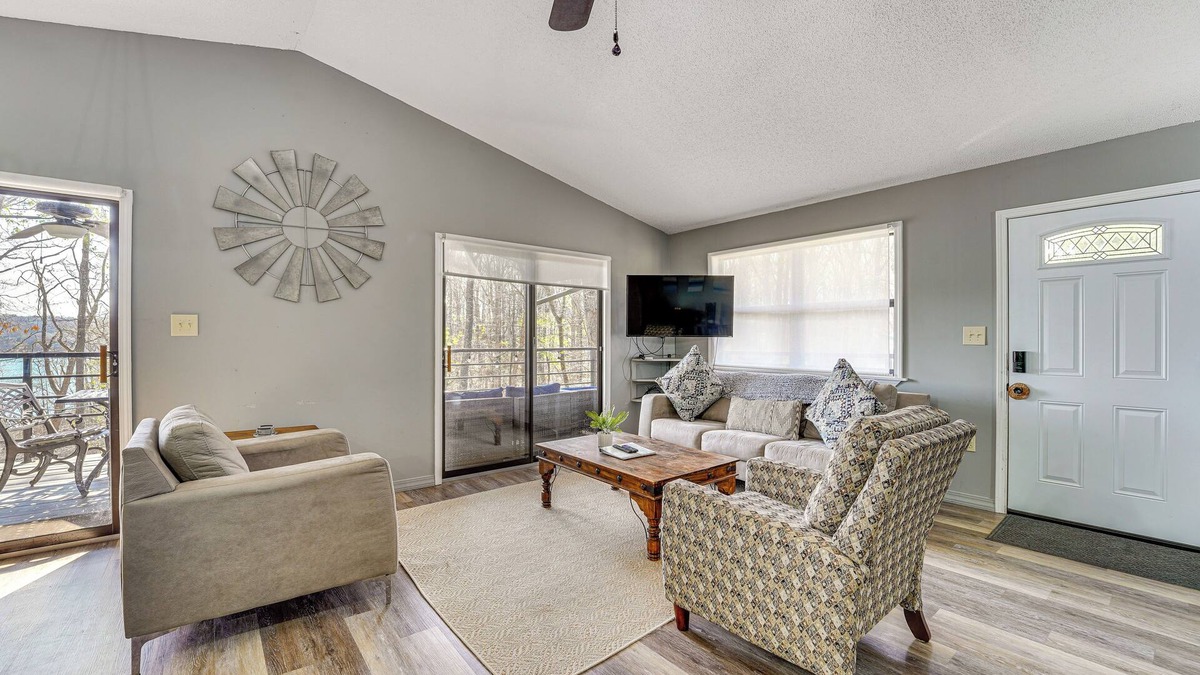 Golden House | Table Rock Lake Home w/Lake Access & Views