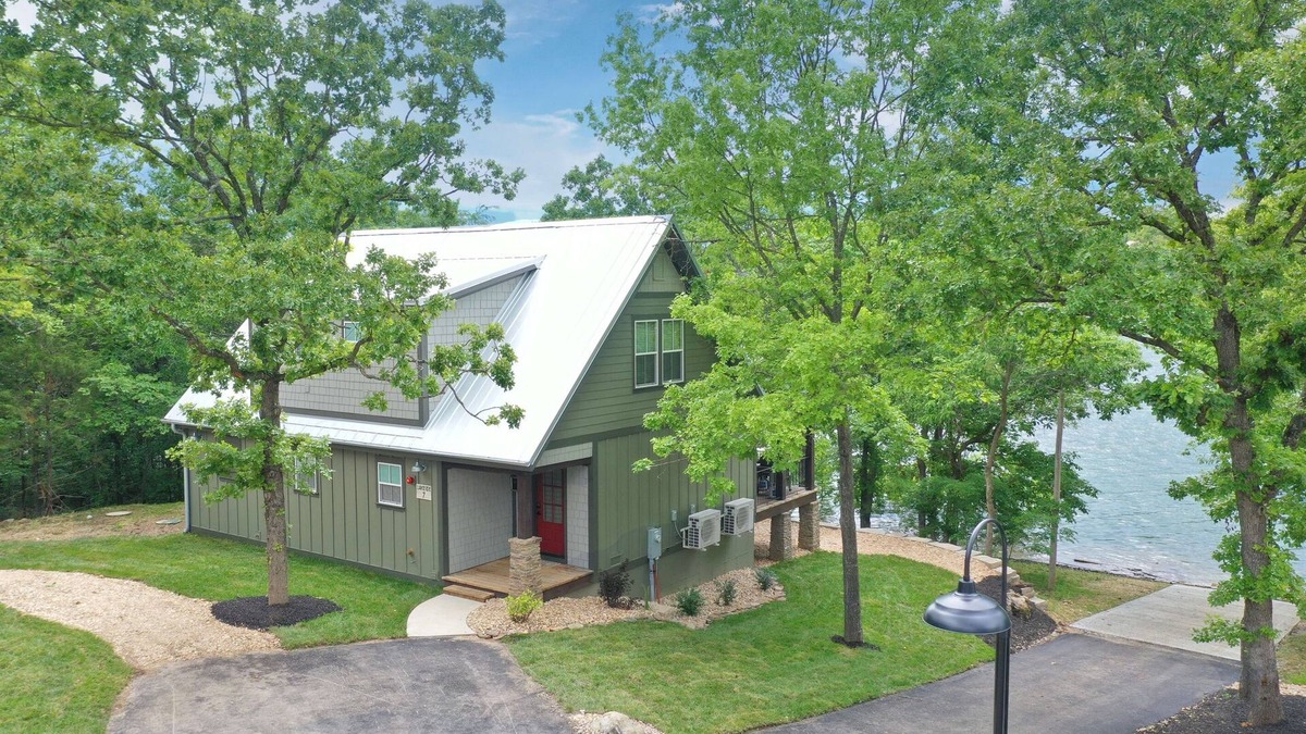 Kimberling City Cabin | Table Rock Lake WATER FRONT Oasis Retreat, Sleeps 10!