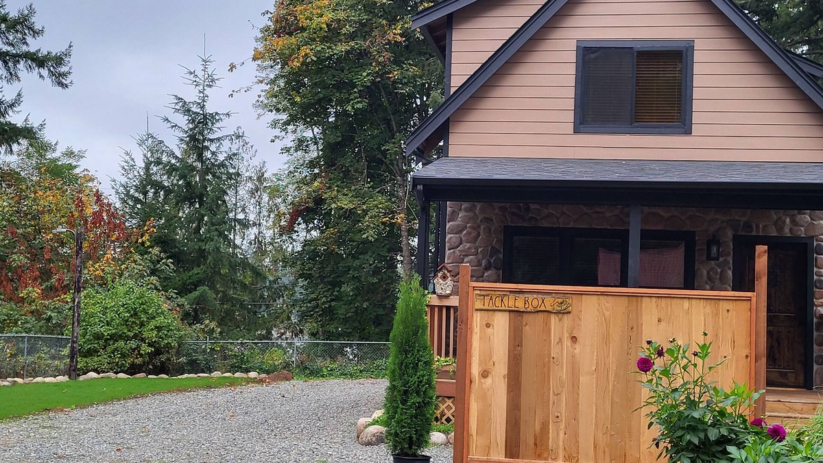East Olympia Cottage | Tackle Box Cottage at the LakenFish all year Boat rentals at your doorstep.