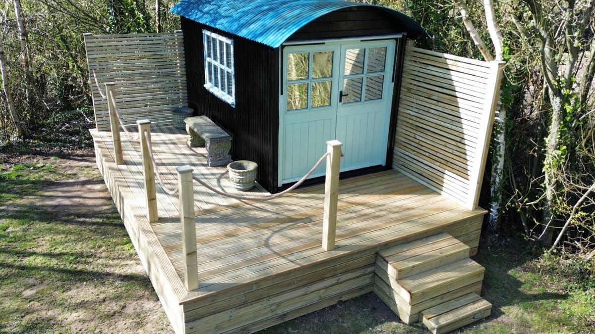 Holworth Cabin | Tadnoll Escape- Shepards Hut- Sleeps 2- Bbq- Lake