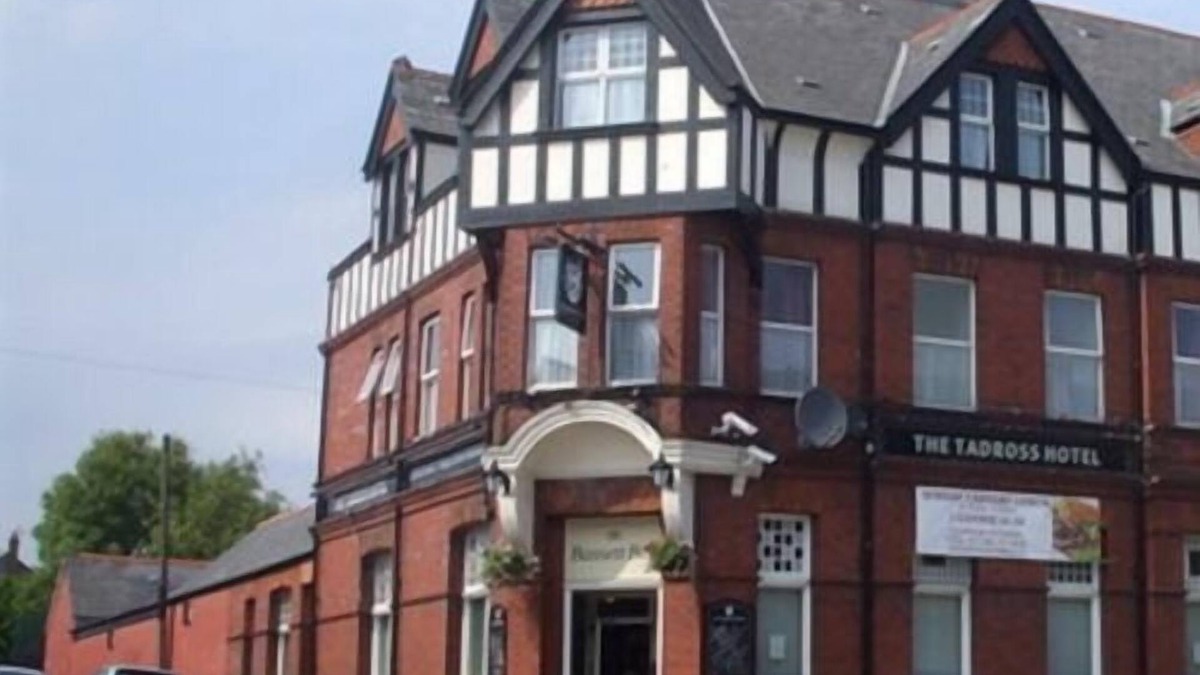Barry Hotel | Tadross Hotel