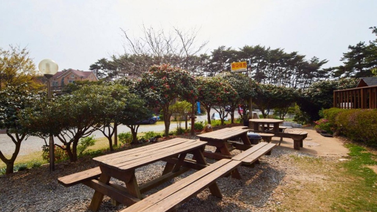Kkotchi House | Taean Badayeohaeng Pension