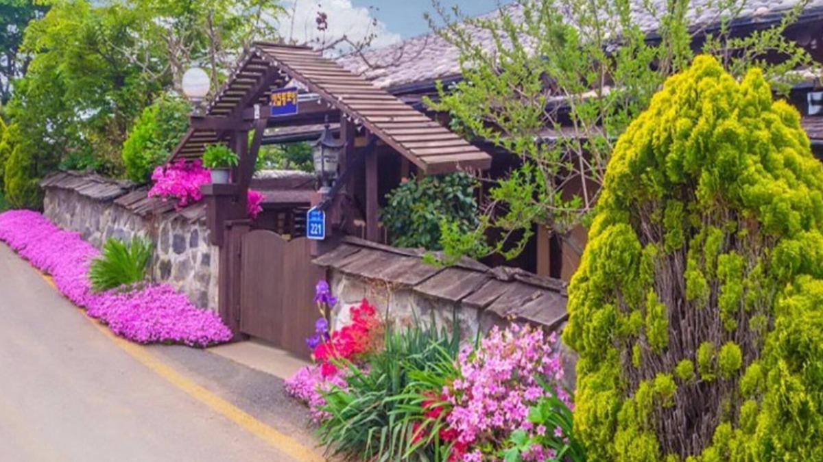 Taean House | Taean Yetjip Hwangtobang Pension