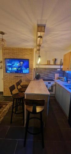 Gabalfa Apartment | Taff Cottage - Stylish getaway by River Taff with free parking
