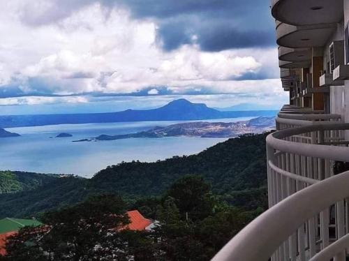 San Jose Apartment | Tagaytay Staycation CityLand 15thfloor Taalview