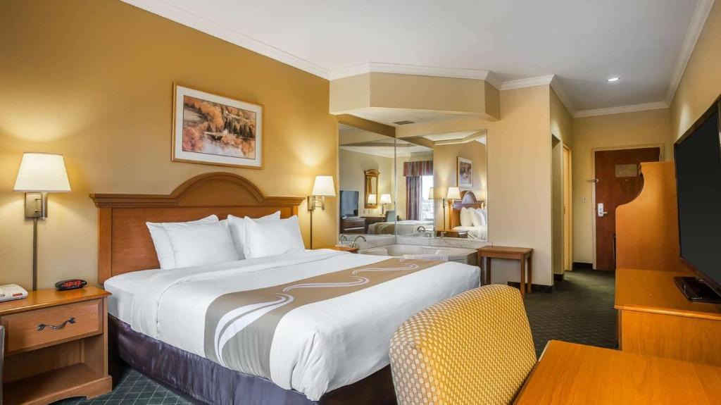 Tahlequah Hotel | Tahlequah Inn