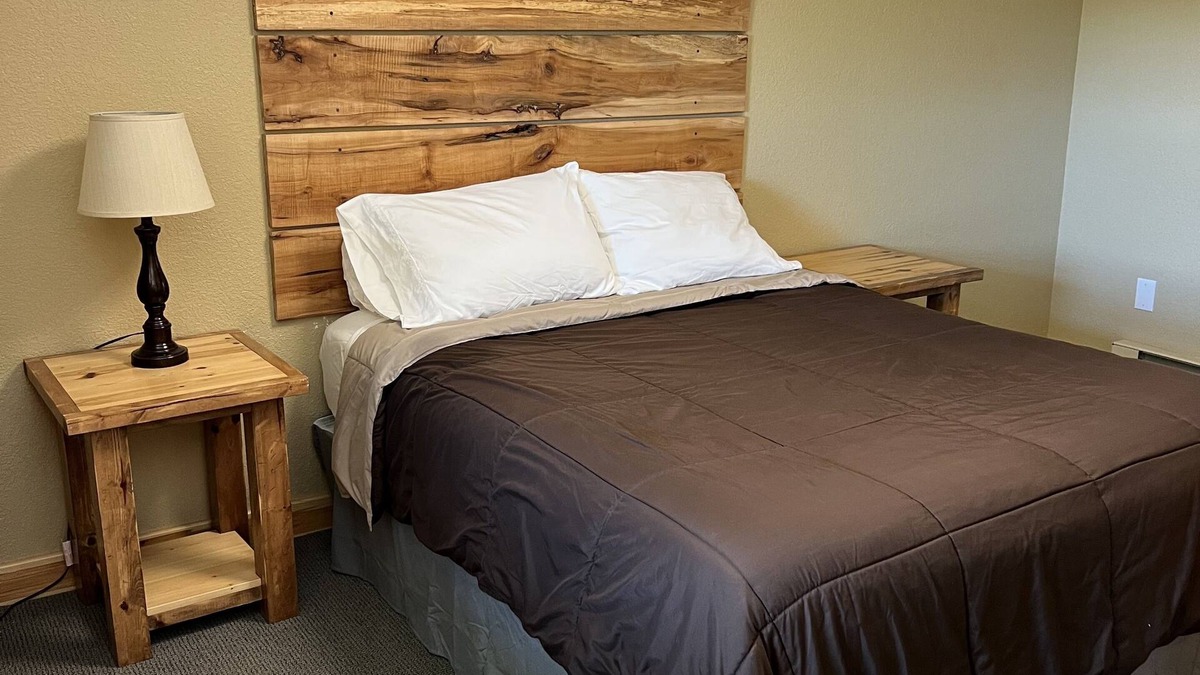 Paradise Hotel | Tahquamenon Suites Lodging - One Bedroom Suite #6