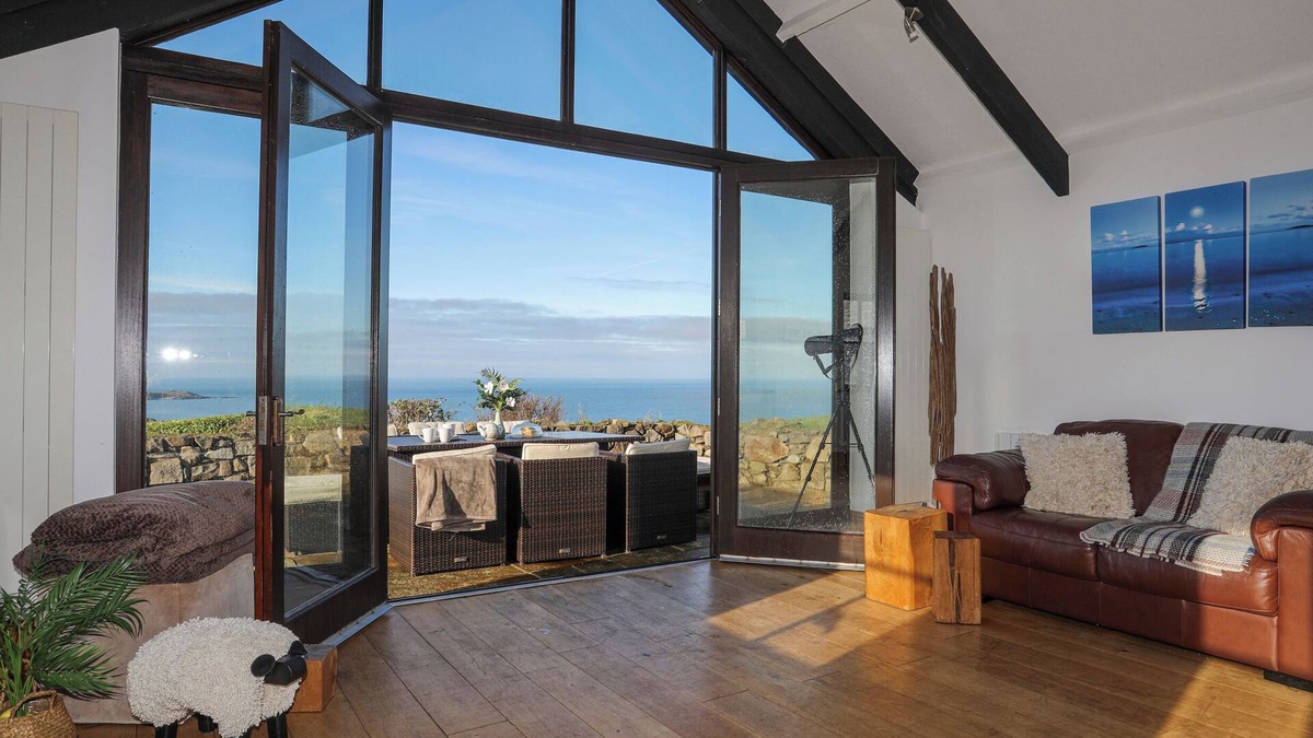 Rhyd-y-clafdy Cottage | TAI FFOLT, family friendly, character holiday cottage in Nefyn