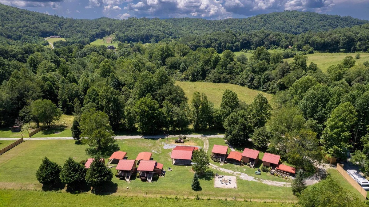 Robbinsville Cabin | Tail of the Dragon Resort Cabins Mountain View #2