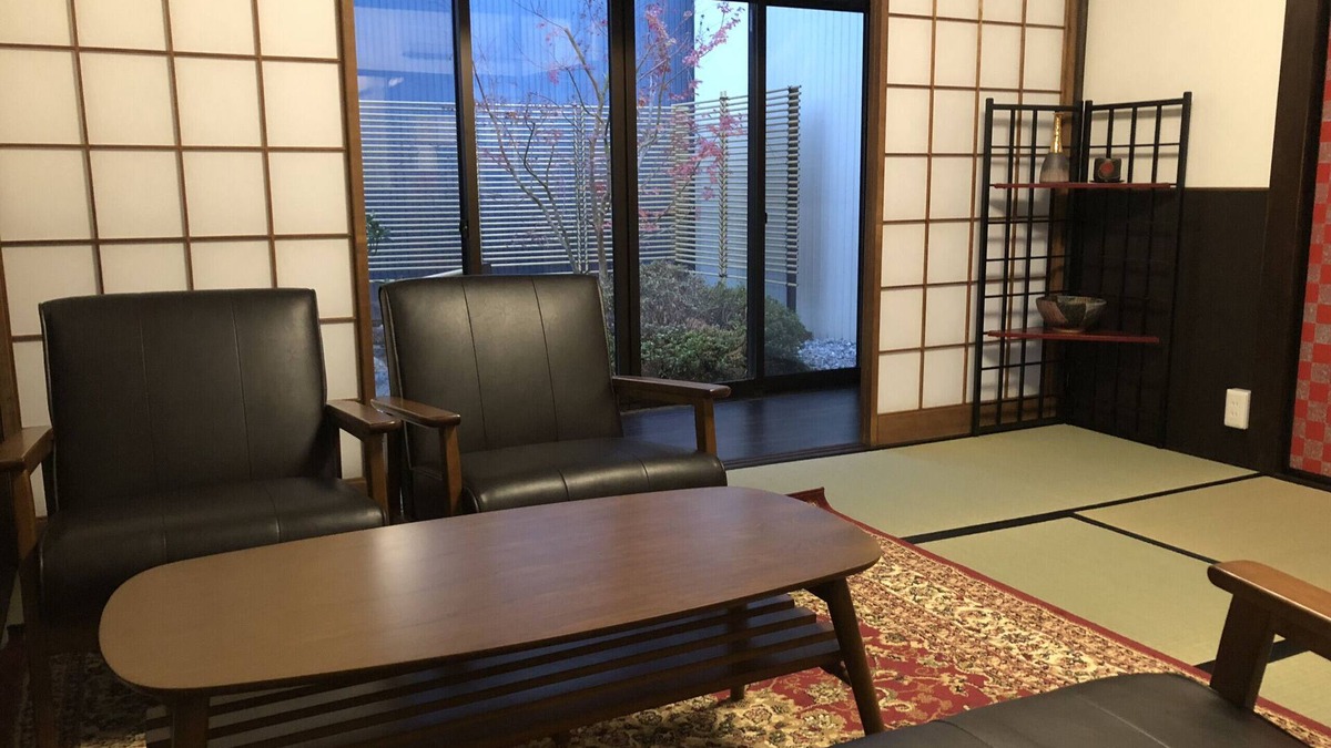 Hida Takayama Onsen Ski Chalet | Taisho Aburaya - Large and comfortable house with great garden