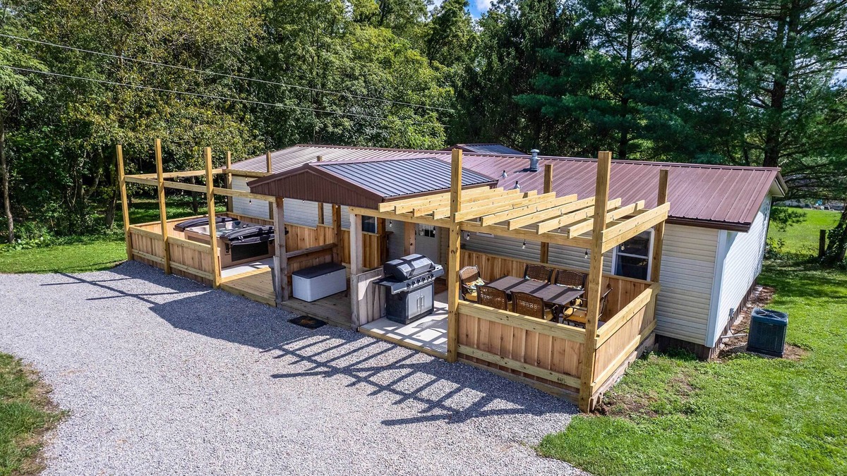 East Fultonham House | 'Take 5 Relax, Rest, Refresh' with Yard & Pond!