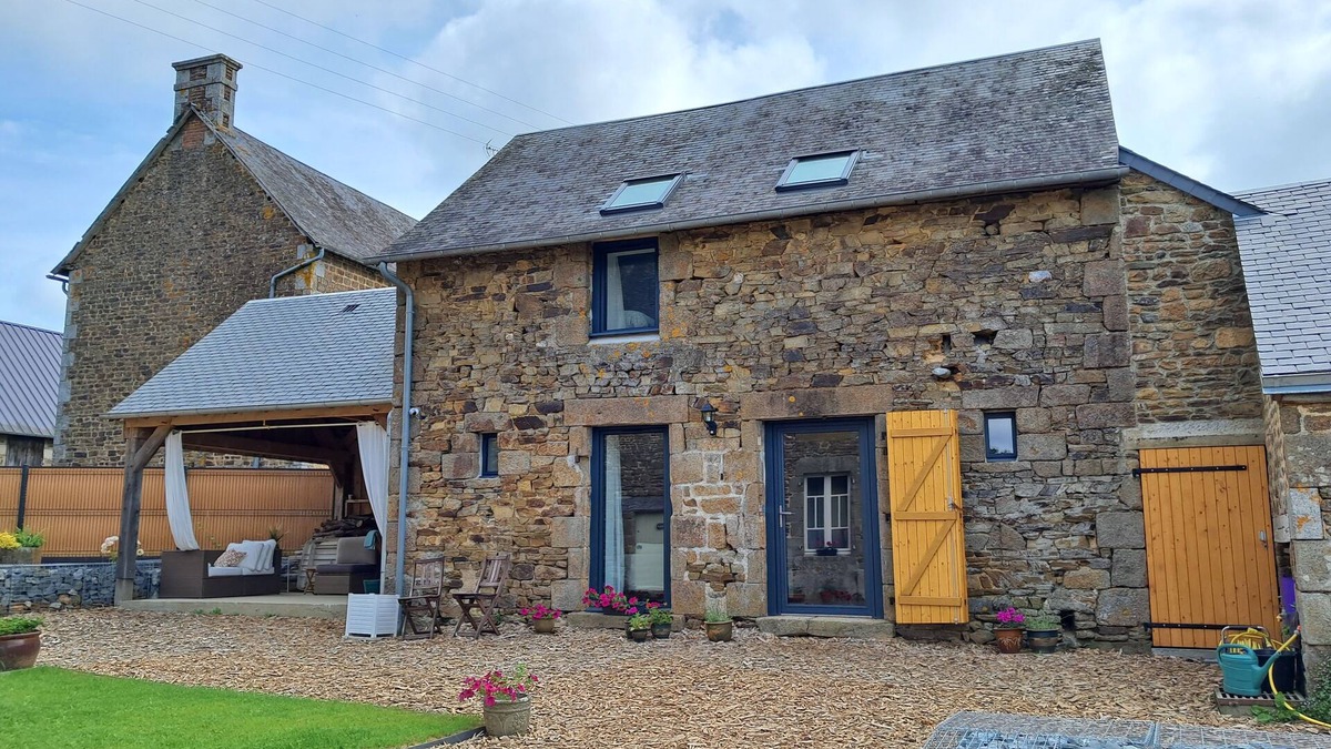 Mantilly Cottage | Take a break and unwind at this well appointed and peaceful oasis.