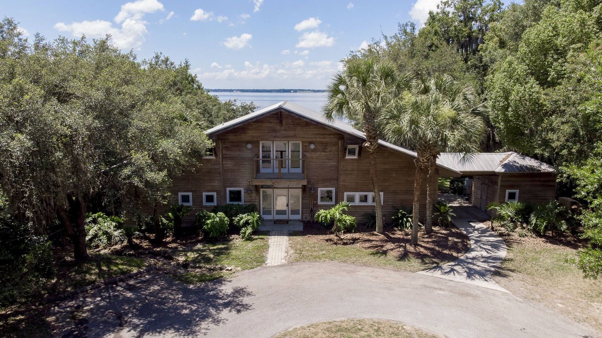 Candler House | Take a look at beautiful Cedar Lodge on Lake Weir!n