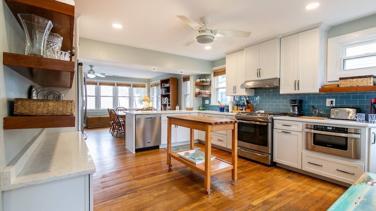 Annapolis Cottage | Take a Water Taxi to Downtown Annapolis from Beachfront home, Dogs OK