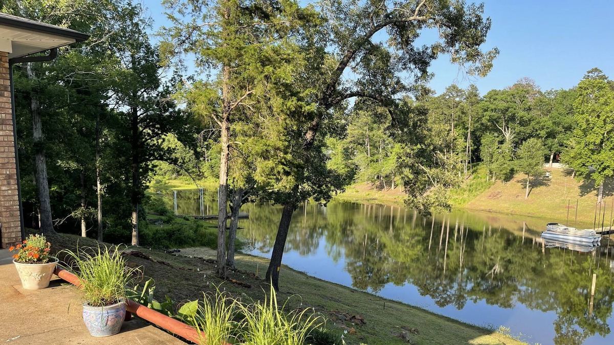 Jefferson House | Take Time Inn - Beautiful lakefront home with plenty of space inside and out.