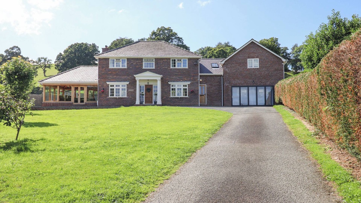 Bala House | TALAR WEN, pet friendly, with open fire in Bala