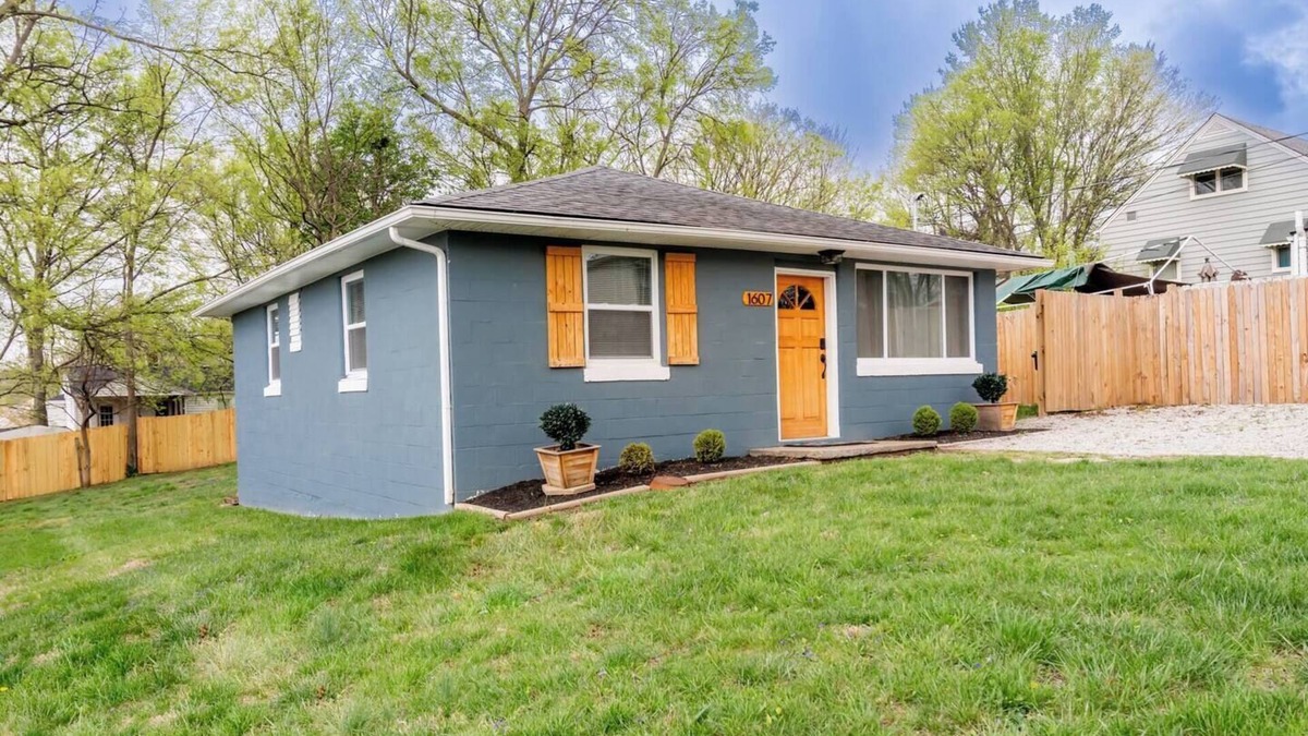 Camp Taylor House | Talk Derby To Me! - Expo, SDF, YUM, Bourbon Trail!