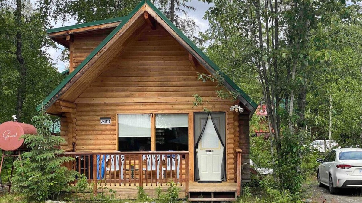 Talkeetna Cabin | Talkeetna Log Cabin with Hot Tub Unit 2