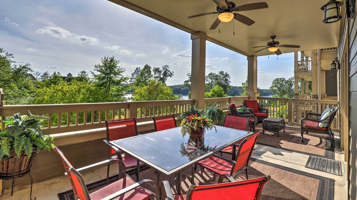 Talladega Condo | Talladega Area Condo w/ Lake Views!