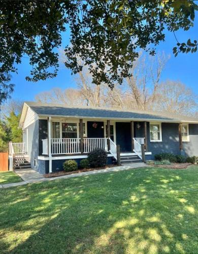 Harrisburg House | Talladega Nights to nearby Nascar ZMax CLT