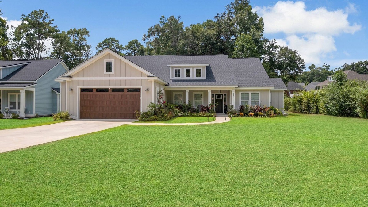 Tallahassee House | Tallahassee Luxury 4 bedrooms 3.5 baths, King Bed, and Home Movie Theatre