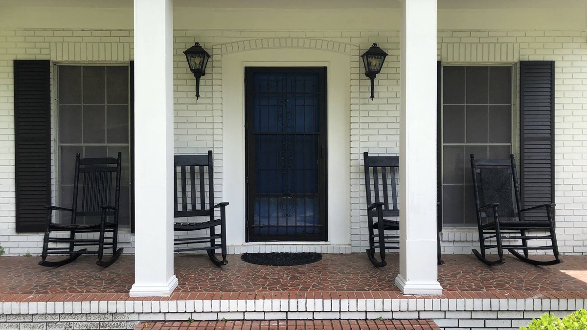 Tallahassee House | Tallahassee's Hidden Gem - The BluManor!