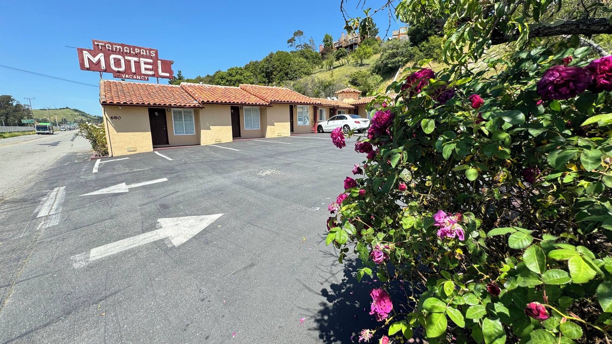 Strawberry Hotel | Tamalpais Motel