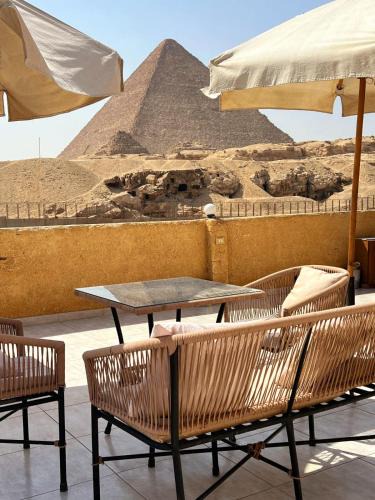 Al Haram House | Tamara Front Pyramids & Valley Temple View