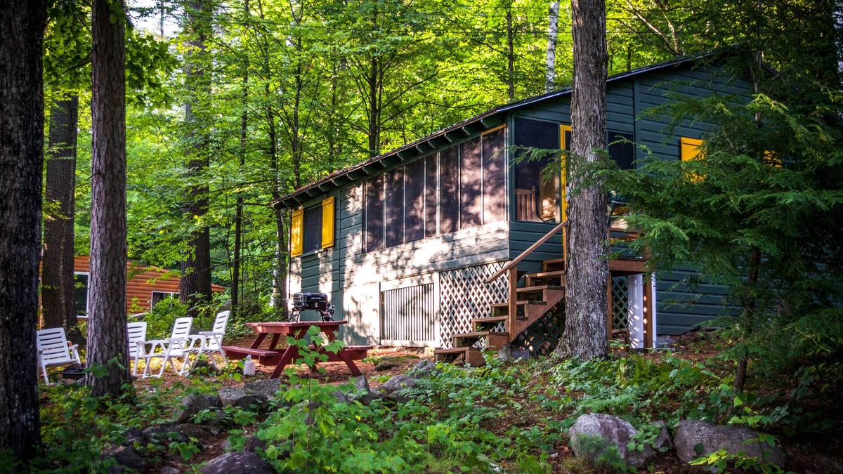Paradox Cabin | (Tamarack) Charming Seasonal Cabin Steps To The Beach